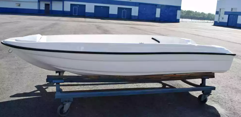 Стеклопластиковая лодка Пингвин (тримаран) в Электростали