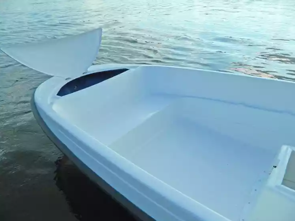 Стеклопластиковая лодка Пингвин с консолью (тримаран) в Электростали