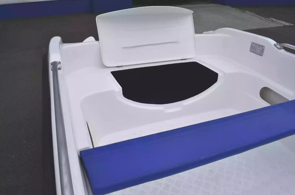 Стеклопластиковая лодка Пингвин New (тримаран) в Электростали