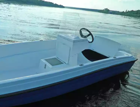 Стеклопластиковая лодка Пингвин с консолью (тримаран) в Электростали