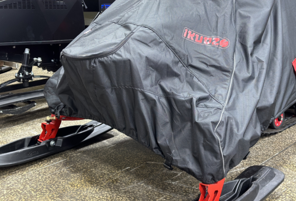 Чехол транспорт. снегохода IKUDZO HUNTER черно-красный Оксфорд ПРЕМИУМ качества с лого IKUDZO в Электростали