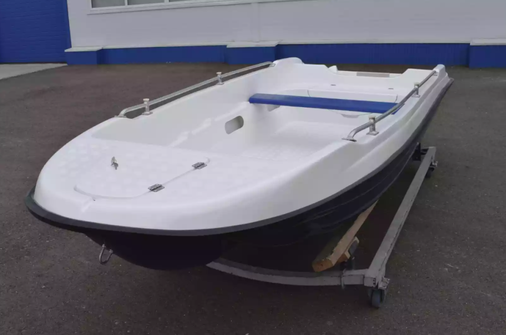 Стеклопластиковая лодка Пингвин New (тримаран) в Электростали